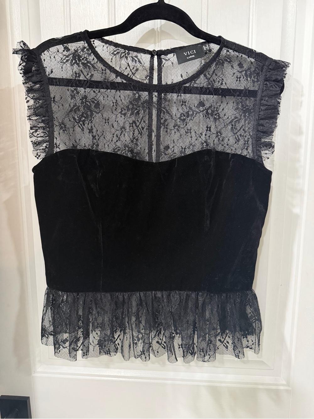 NWOT Vici Black Lace Velvet Peplum Blouse-L - Picture 4 of 9
